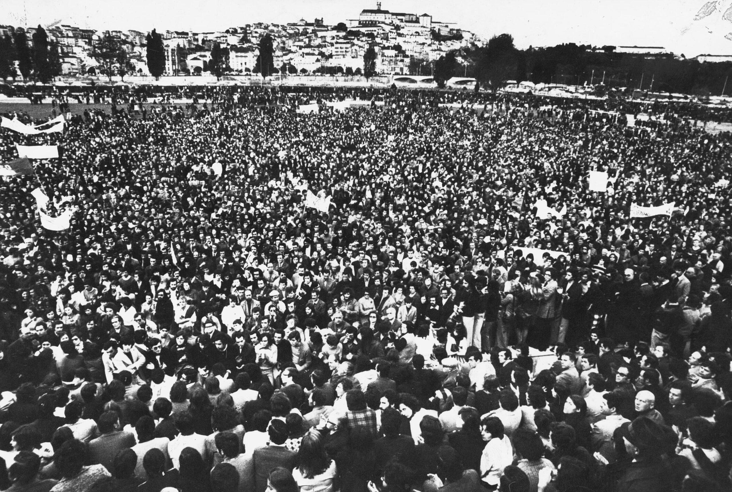Celebrações do 1.º de Maio em Coimbra. 1 de maio de 1974. Fonte: ANTT, Arq. Fotográfico