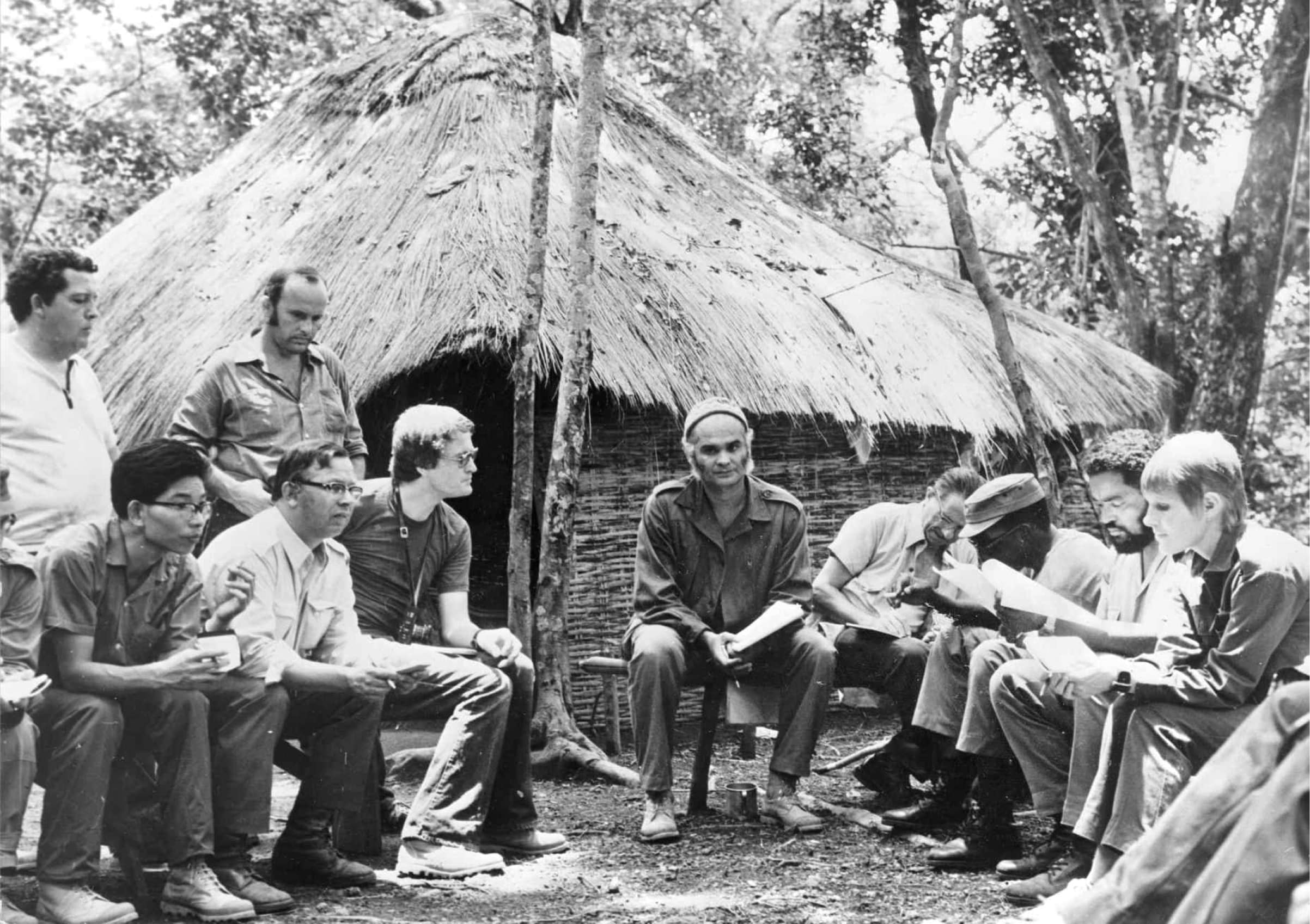 Membros do Comité Central do PAIGC e do Comité de Descolonização da ONU em visita às regiões libertadas da Guiné-Bissau, abril de 1972. Fonte: FMSMB, DAC