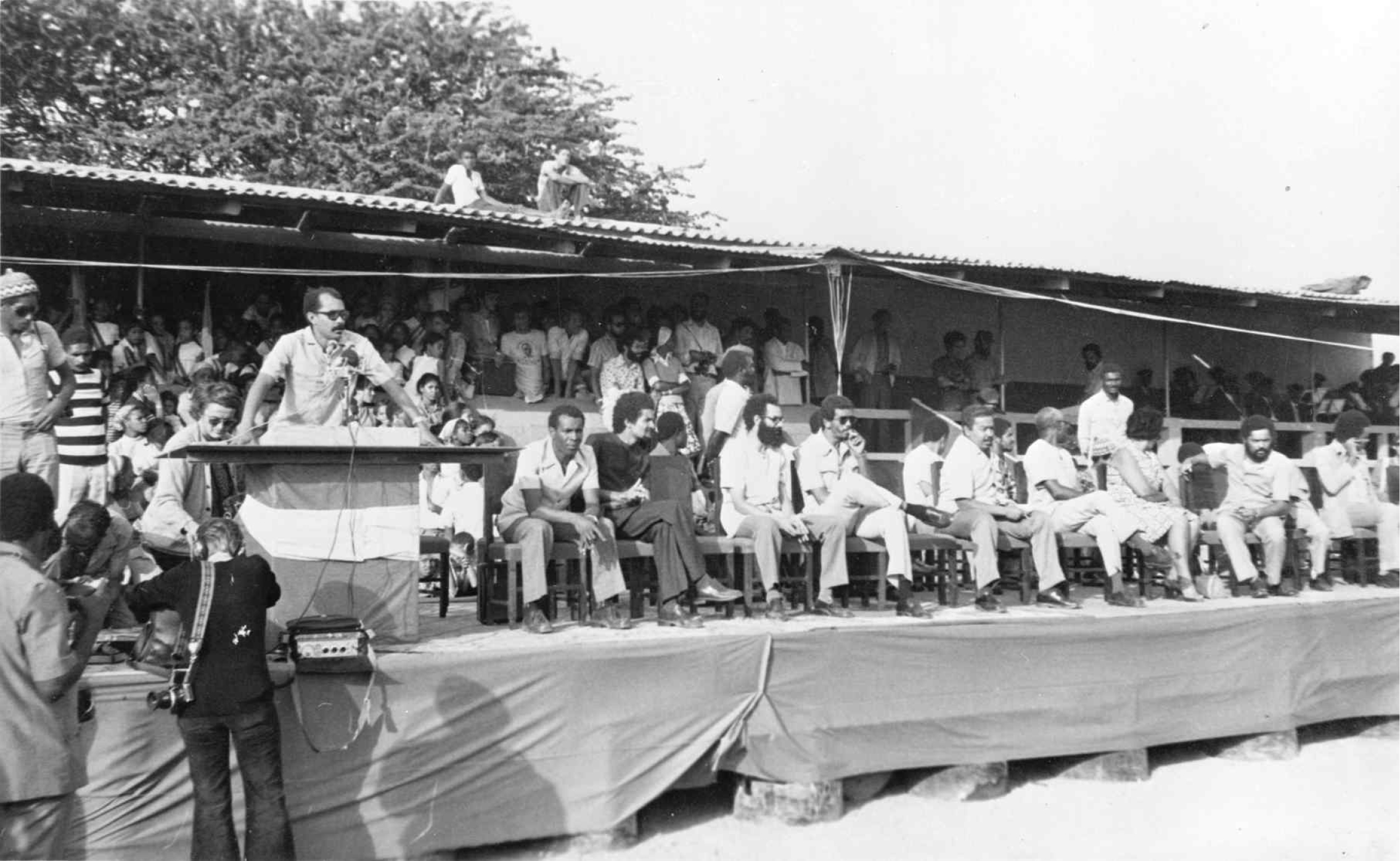 Manuel dos Santos (Manecas), Pedro Pires, Aristides Pereira e Silvino da Luz, após a independência de Cabo Verde, 7 de julho de 1975. Fonte: FMSMB, DAC