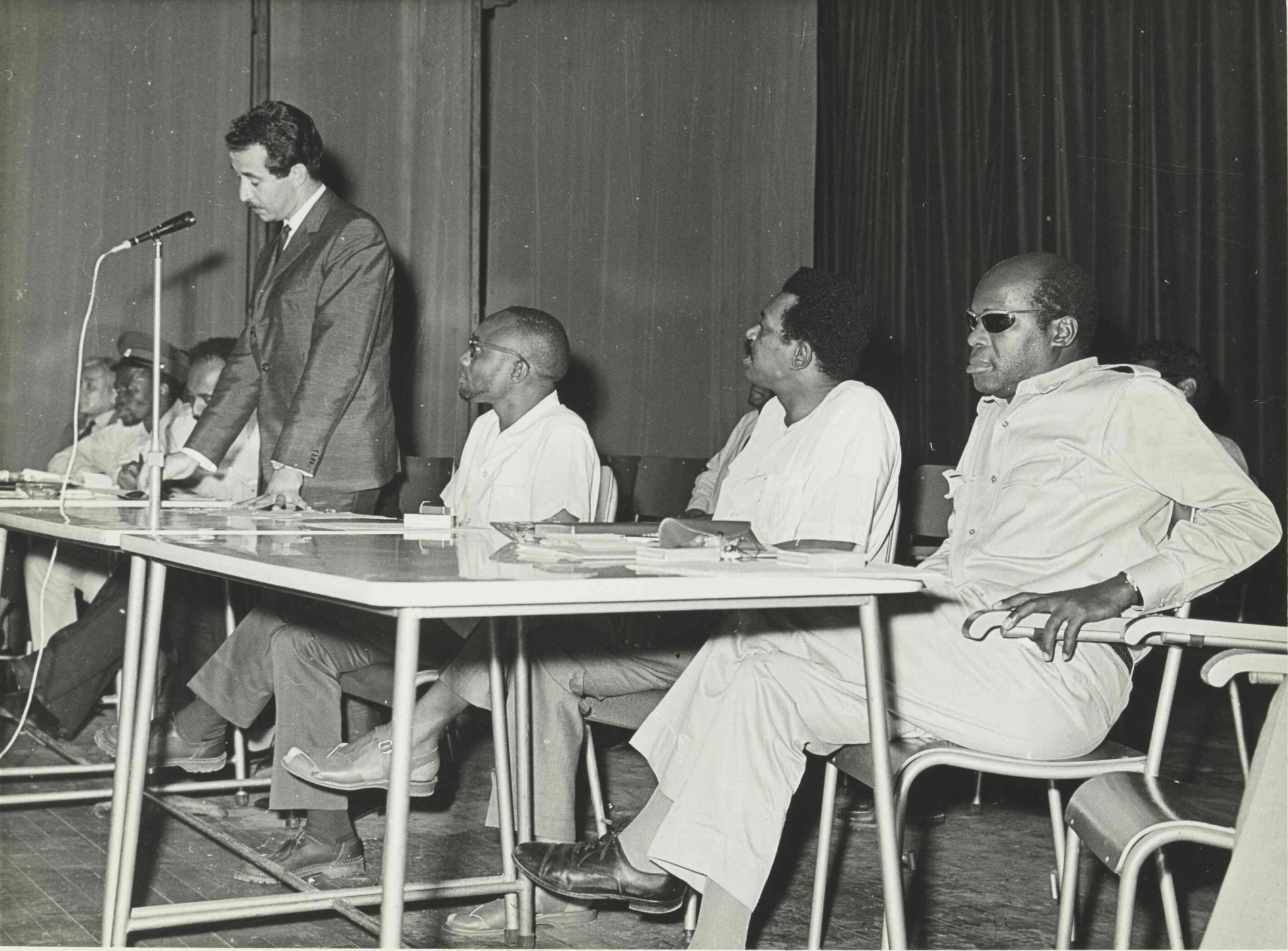 II Conferência das Organizações Nacionalistas das Colónias Portuguesas (CONCP) em Dar-es-Salam, outubro 1965. Houari Boumediene, Presidente da República da Argélia, Amílcar Cabral, Mohamed Babu e Eduardo Mondlane, entre outros, durante a II Conferência das Organizações Nacionalistas das Colónias Portuguesas (CONCP) em Dar-es-Salam. Fonte: FMSMB, AMPA