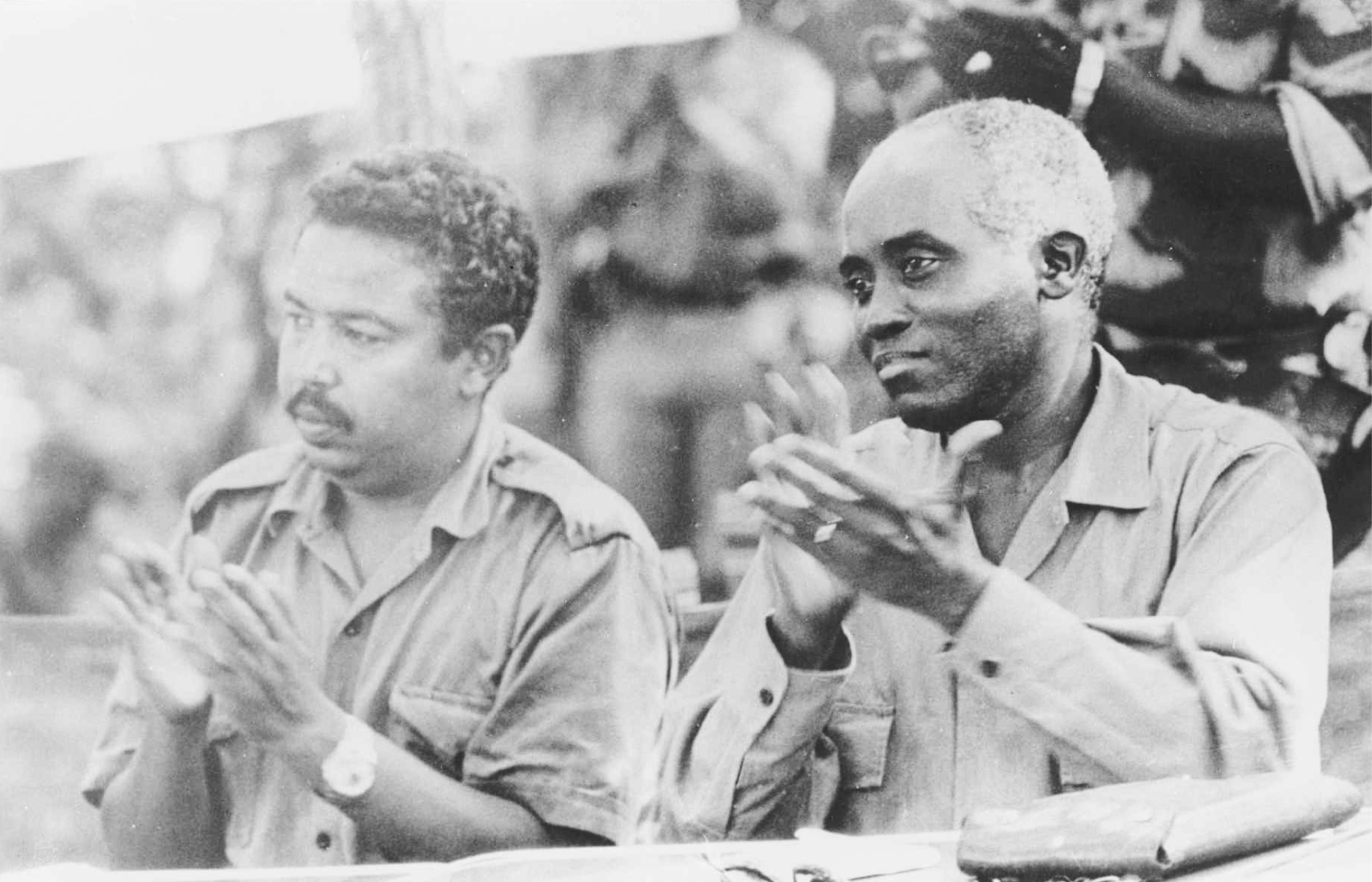 Pedro Pires e Aristides Pereira na I Assembleia Nacional Popular da Guiné-Bissau na região libertada de Madina de Boé, 23 e 24 de setembro de 1973. Fonte: FMSMB, DAC