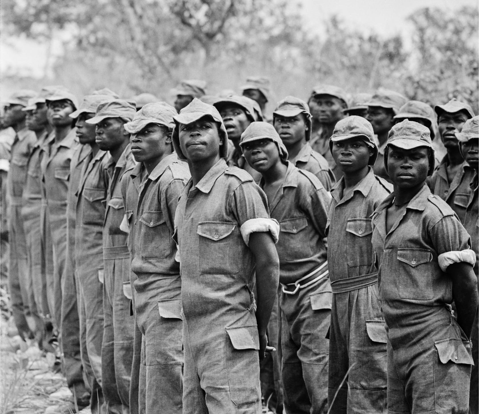 Campo de treino da FNLA junto à fronteira do Zaire, 22 de agosto de 1973. Fotógrafo: Rob Mieremet / Anefo. Fonte: Arquivos Nacionais dos Países Baixos.