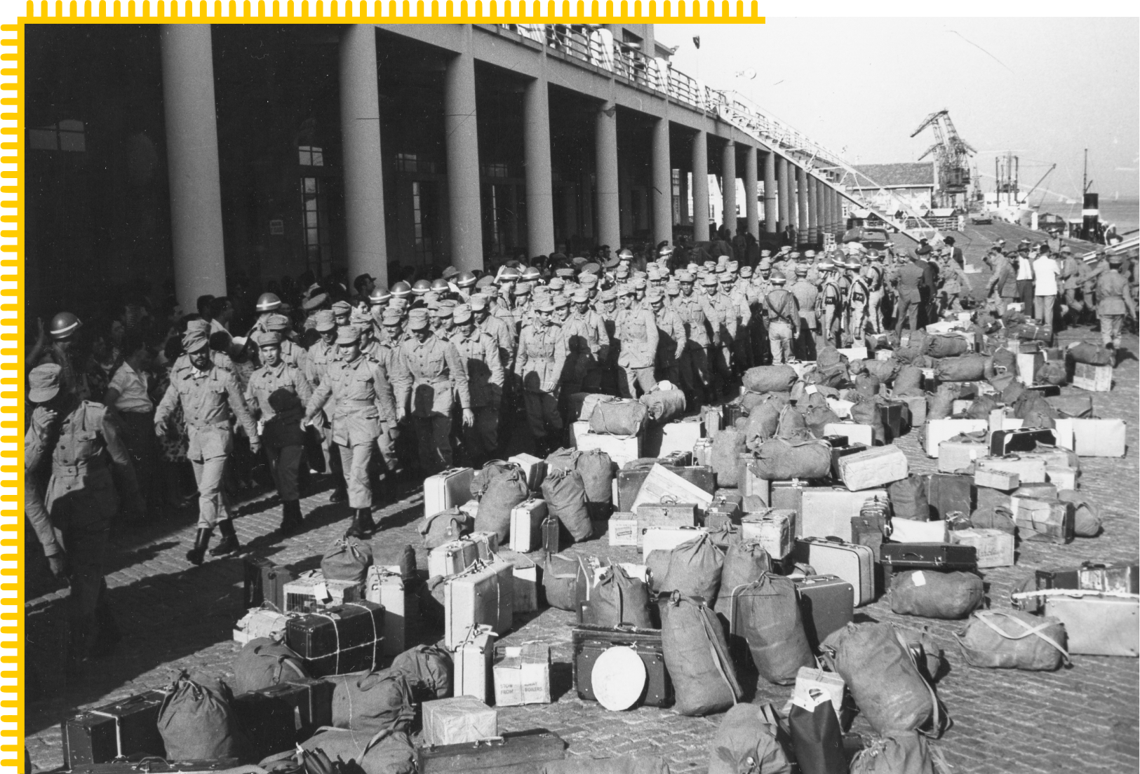 Desembarque de tropas da Guiné,  Gare Marítima de Alcântara, Lisboa, 24 de agosto de 1961. Fonte: ANTT, DME