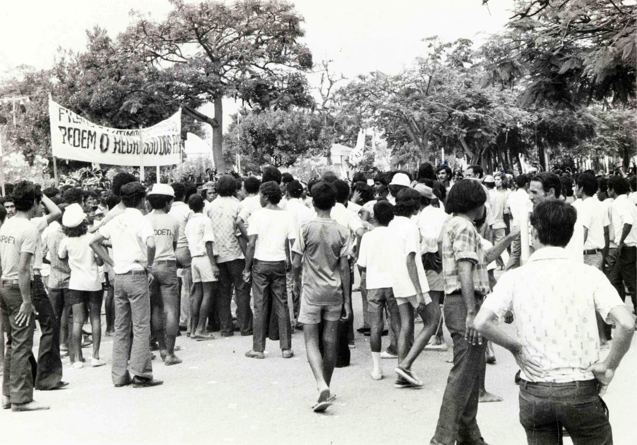 Comício da APODETI exigindo o regresso dos soldados portugueses, c. 1974. Fonte: Arquivo da Resistência Timorense - Ramos-Horta