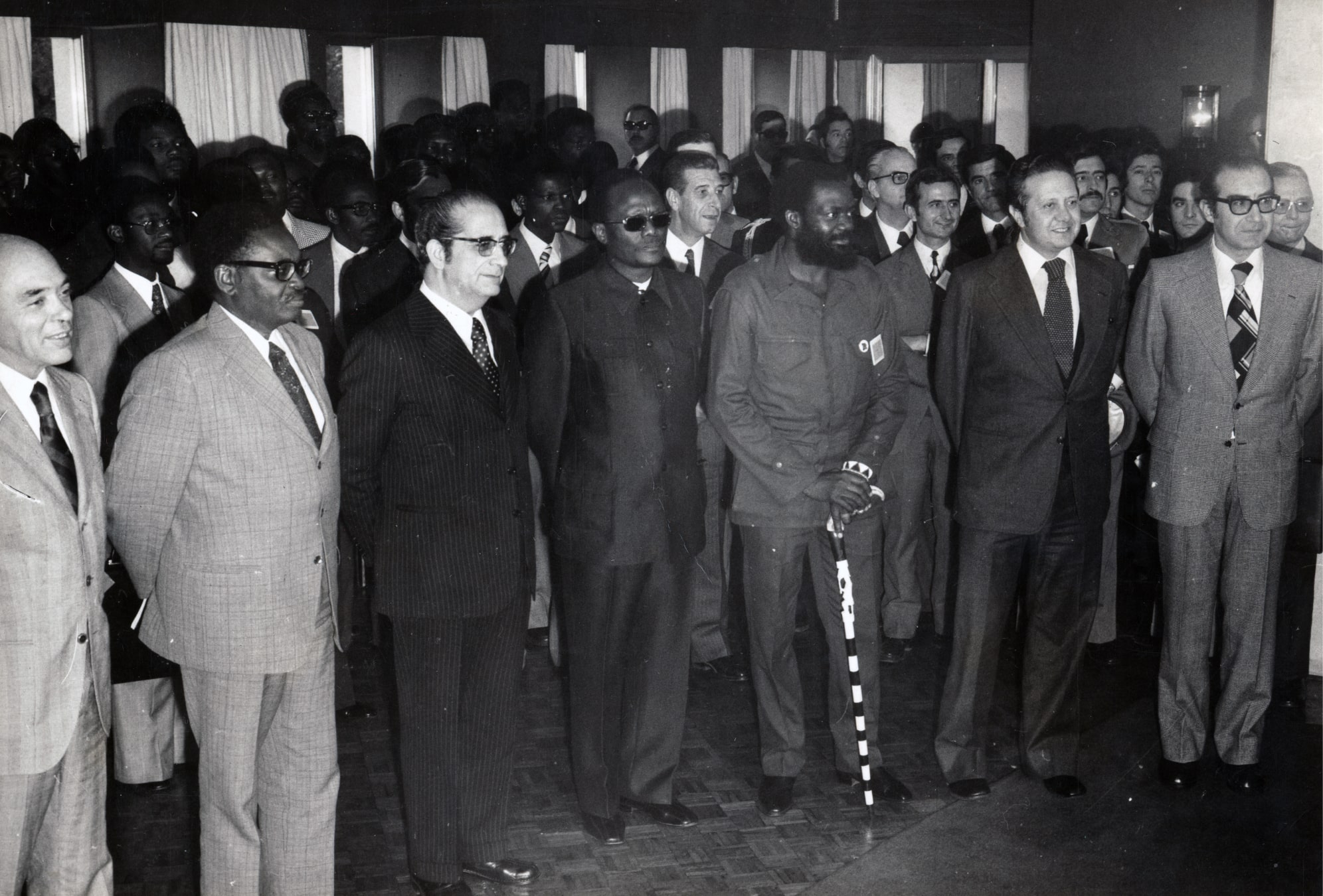 Reunião cimeira entre Portugal e os três movimentos de libertação de Angola, 10 de janeiro de 1975. Fotografia de C. Mota. Fonte: ANTT, SNI