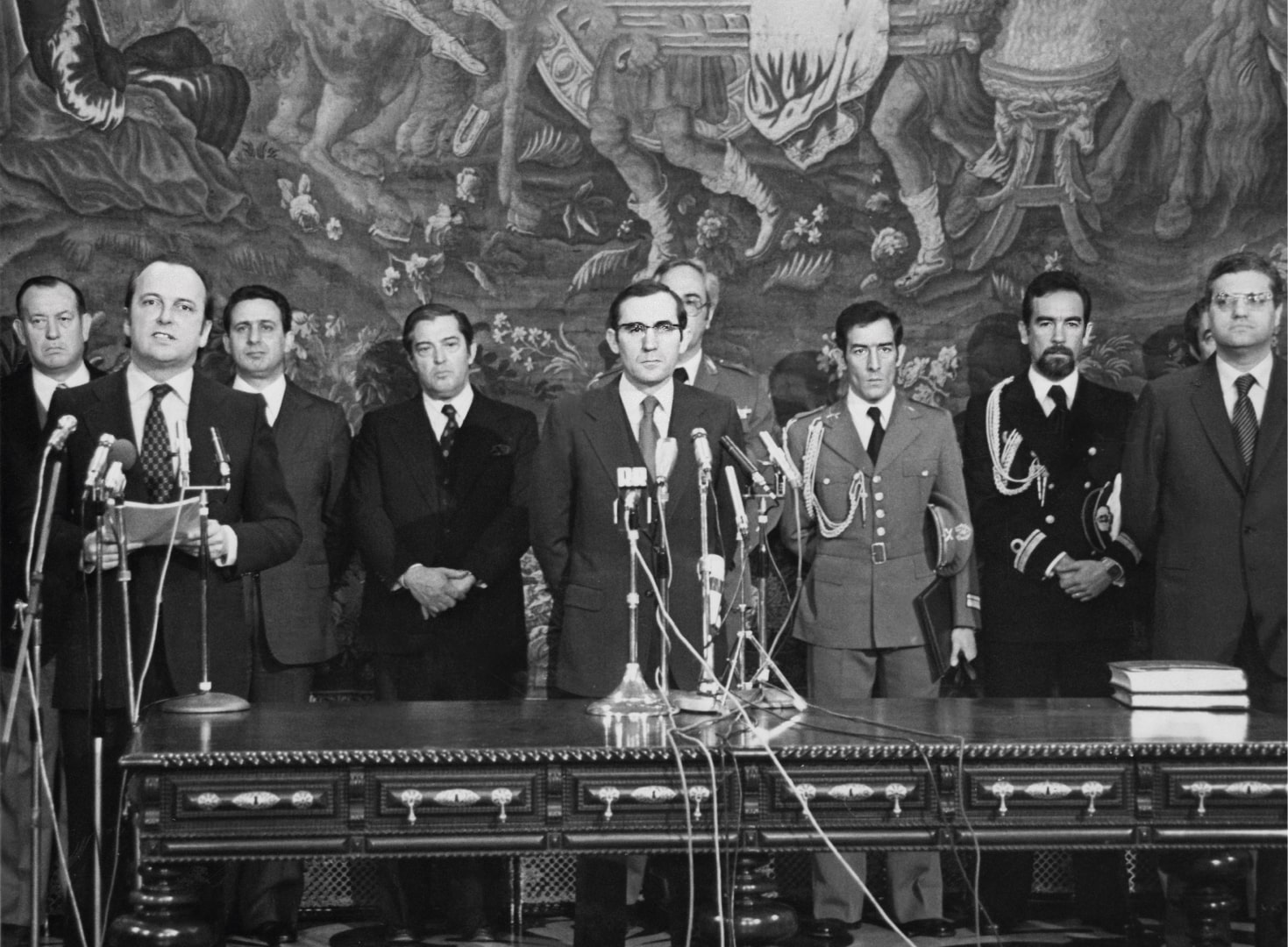 Francisco Pinto Balsemão (Primeiro-Ministro) discursa na tomada de posse do VII Governo Constitucional. 9 de janeiro de 1981. Fotografia de Alberto Gouveia. ANTT, Fundo do Secretariado Nacional de Informação.