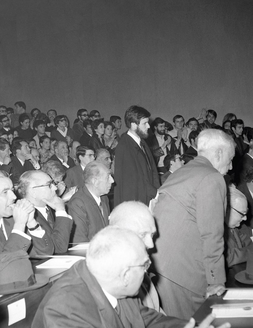 Momento em que Alberto Martins pede a palavra. 17 de abril de 1969. Biblioteca Municipal de Coimbra - Imagoteca