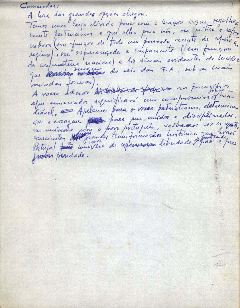 Bloco com apontamentos sobre assuntos de política nacional de Ernesto A. Melo Antunes. Inclui rascunho do “Programa de Acção Política do Movimento de Oficiais das Forças Armadas”. 1974. Fonte: Arquivo Nacional Torre do Tombo, PT/TT/EMA/B/003/0129/00007.