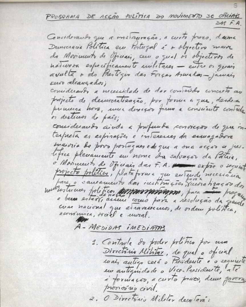Bloco com apontamentos sobre assuntos de política nacional de Ernesto A. Melo Antunes. Inclui rascunho do “Programa de Acção Política do Movimento de Oficiais das Forças Armadas”. 1974. Fonte: Arquivo Nacional Torre do Tombo, PT/TT/EMA/B/003/0129/00007.
