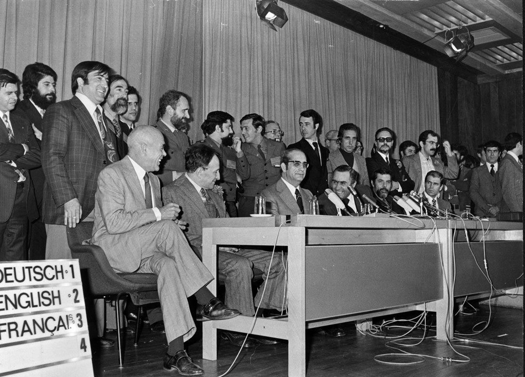Discurso do Chefe de Estado, General Costa Gomes, na Fundação Gulbenkian. Fotografia de Chalbert, 26 de abril de 1975. Fonte: Arquivo Nacional Torre do Tombo, PT/TT/SNI/ARQF/RP-002/36509.