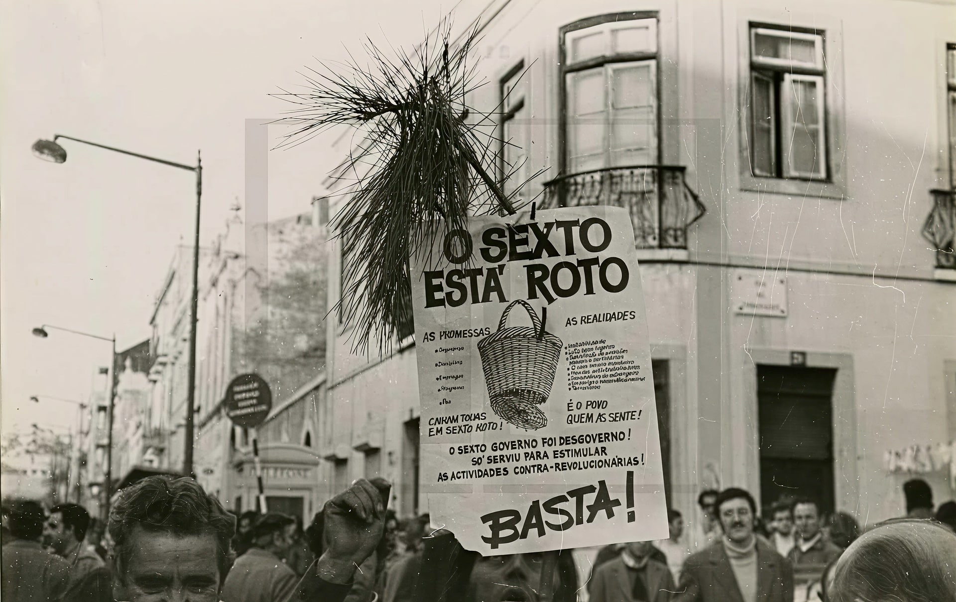 Manifestação contra o VI Governo Provisório e pela defesa do poder popular. 16 de novembro de 1975.Fonte: ANTT, Flama