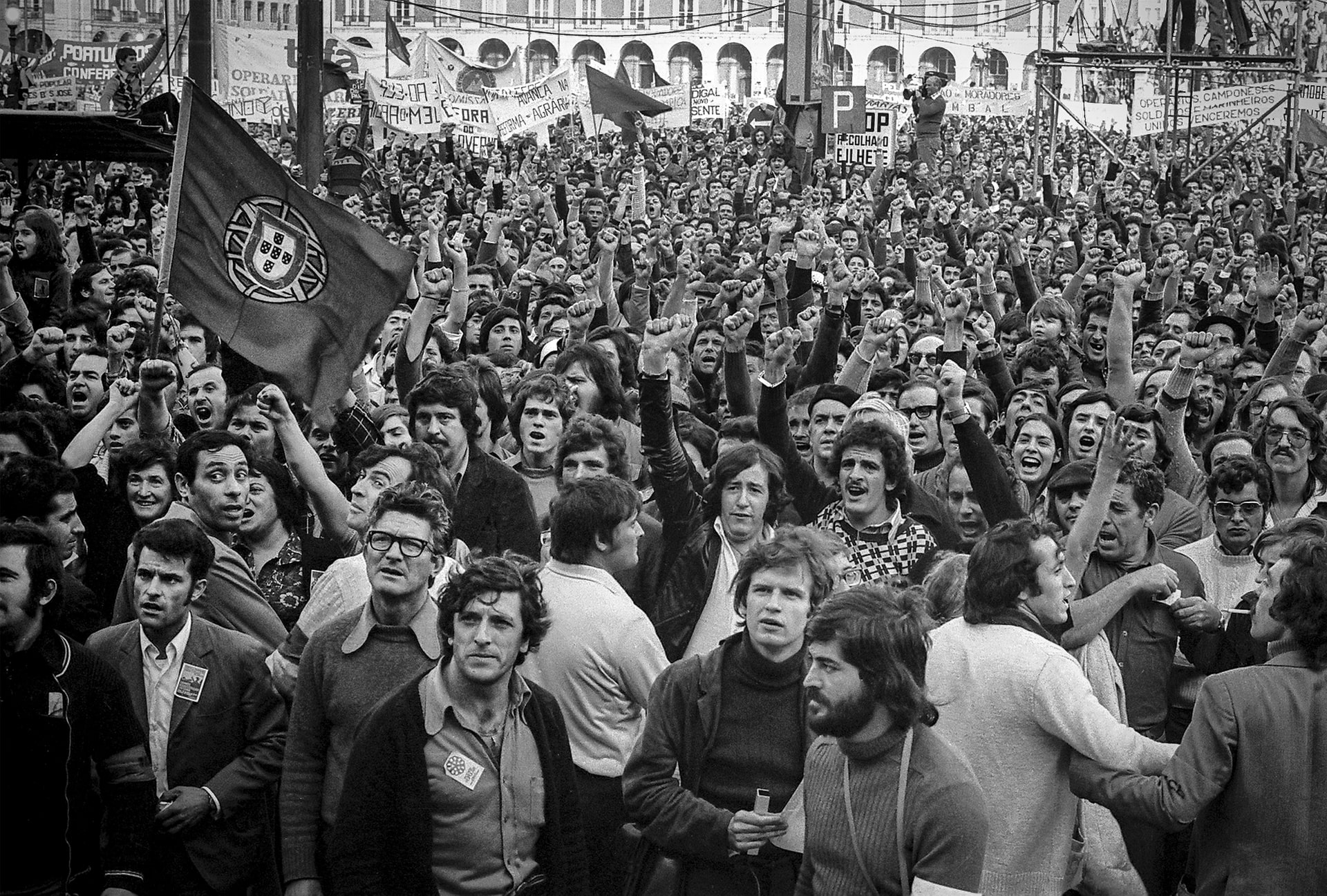 Manifestação em Lisboa, 1975. Fonte: Arquivo Alfredo Cunha