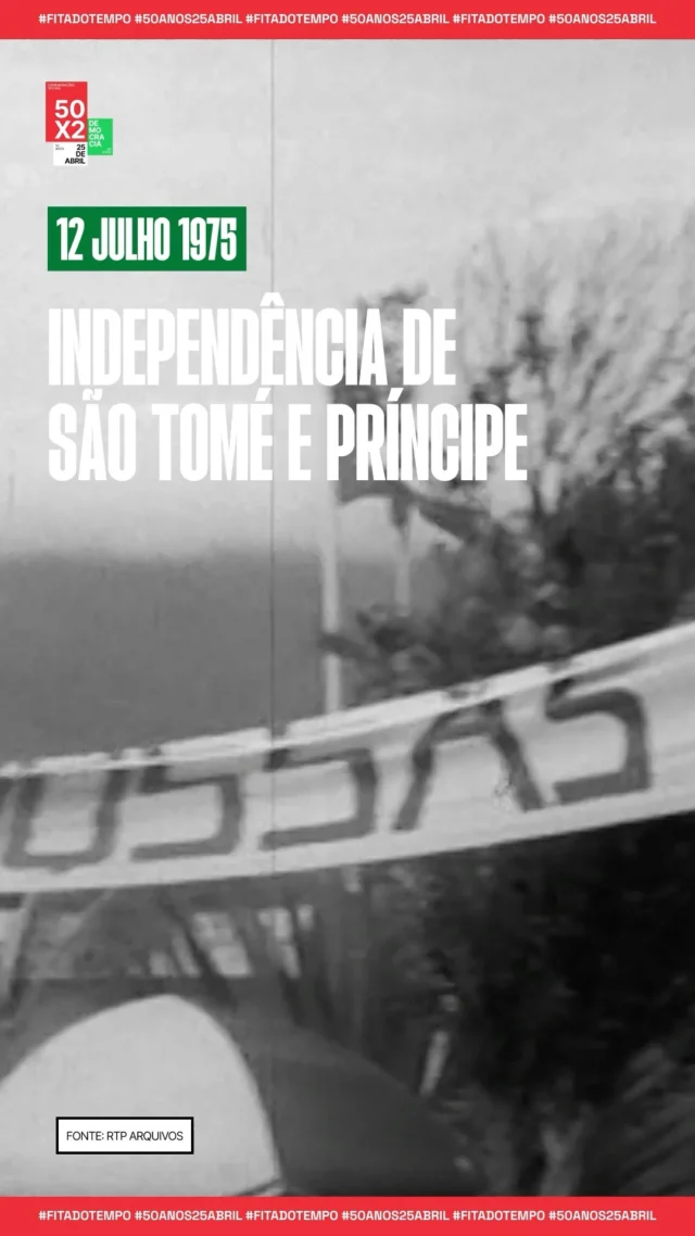 Há 50 anos, a 12 de julho de 1975, o arquipélago de São Tomé e Príncipe via oficializada a sua independência, numa cerimónia em que o estado português foi representado pelo almirante Rosa Coutinho, membro do Conselho da Revolução.

O acordo que presidiu a esta independência havia sido assinado a 26 de novembro de 1974 e reconhecia no Movimento de Libertação de São Tomé e Príncipe (MLSTP) o único interlocutor do estado português.

A independência era declarada pela Assembleia Representativa, unicamente composta por elementos nomeados pelo MLSTP e que havia sido eleita a 7 de julho, no contexto da tutela de transição, negociada entre Portugal e o MLSTP. No mesmo dia, Portugal e São Tomé e Príncipe assinavam um Acordo Geral de Cooperação e Amizade.

#25deAbril #50anos25abril #50x2 #FitaDoTempo